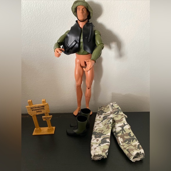 Vintage 1996 Hasbro Pawtucket GI Joe Action Figure Doll & special forces tank - Picture 8 of 13